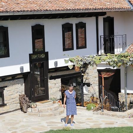 Guest House Epochs Since 1871 Lyaskovets Esterno foto