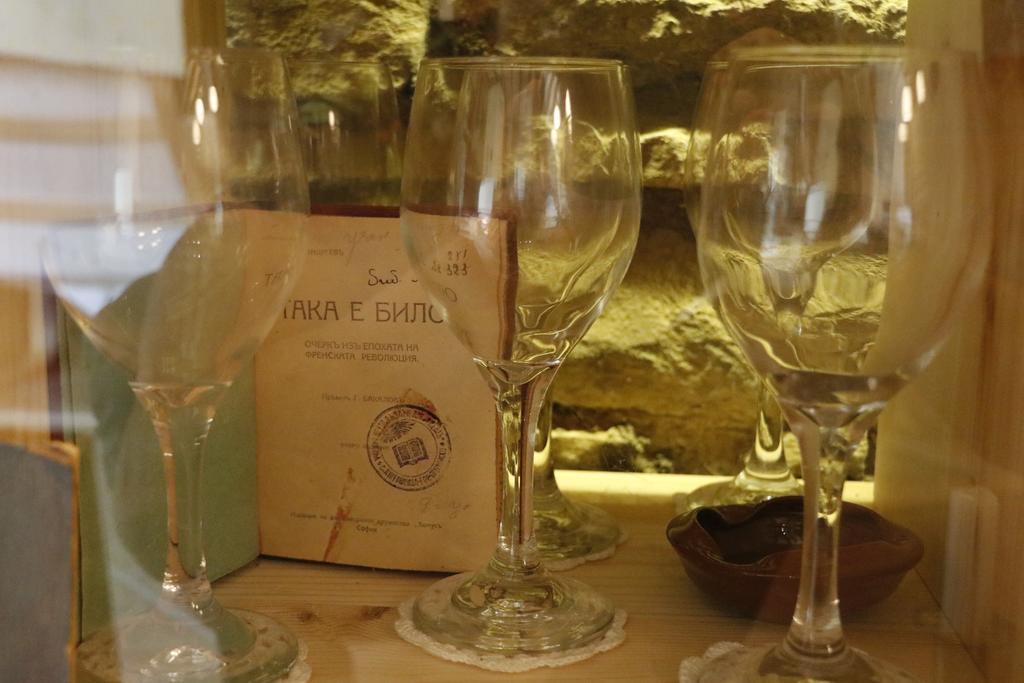 Guest House Epochs Since 1871 Lyaskovets Esterno foto