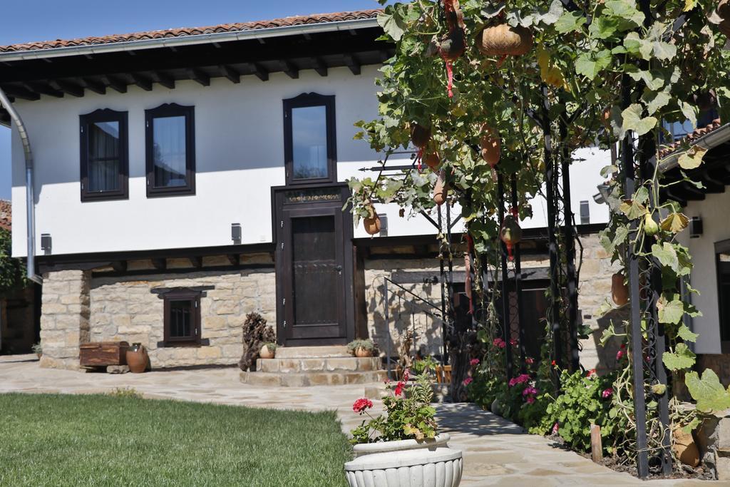 Guest House Epochs Since 1871 Lyaskovets Esterno foto