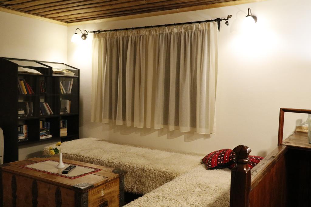 Guest House Epochs Since 1871 Lyaskovets Esterno foto