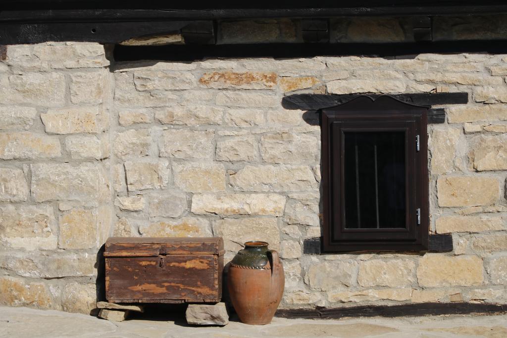 Guest House Epochs Since 1871 Lyaskovets Esterno foto
