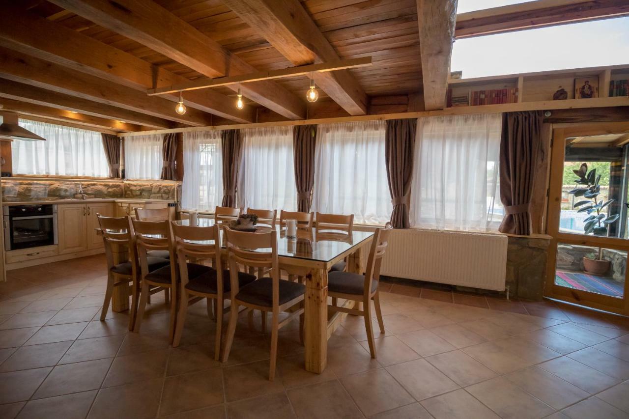 Guest House Epochs Since 1871 Lyaskovets Esterno foto
