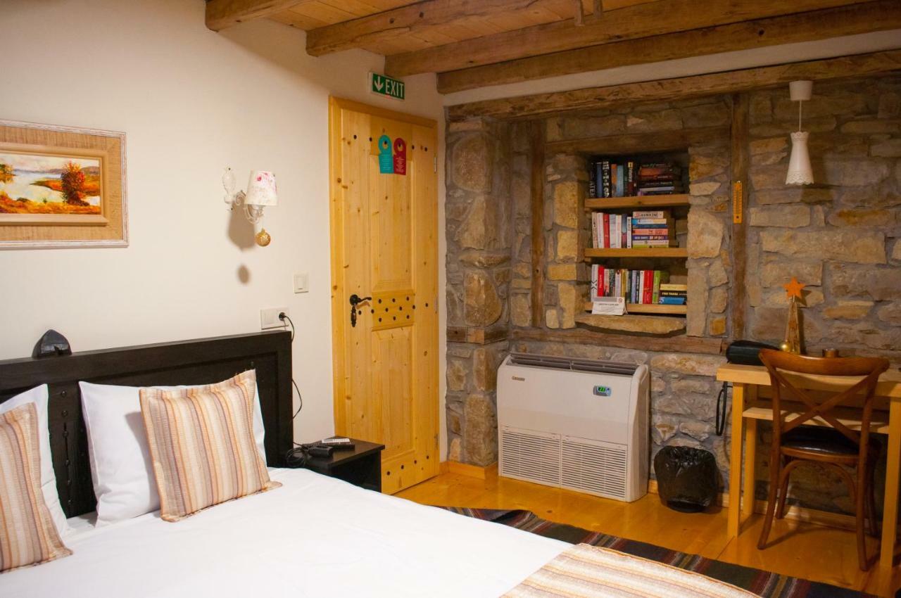 Guest House Epochs Since 1871 Lyaskovets Esterno foto